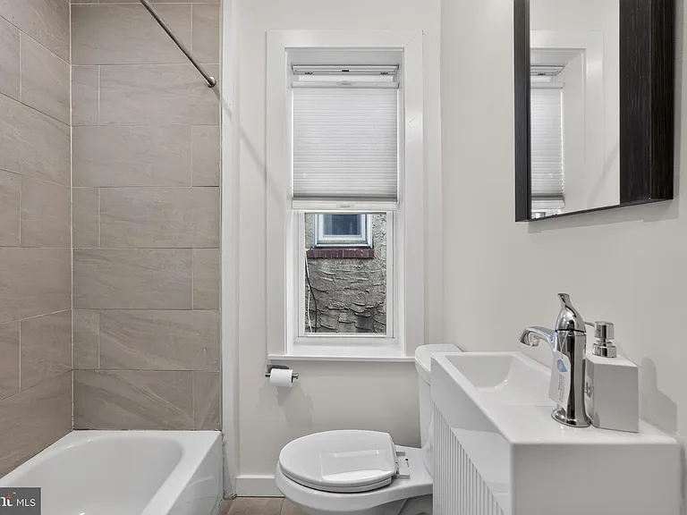 1911 S Lambert St — Photo 22
