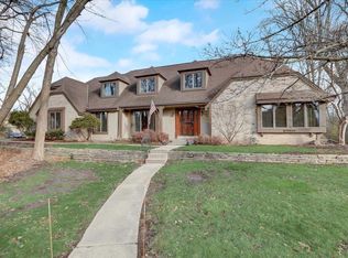 W232N3320 Greenbriar Rd, Pewaukee, WI 53072