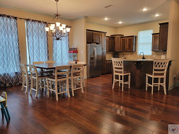 3rd image of 3 Fernwood Dr