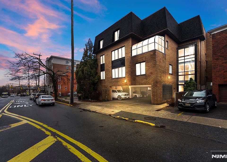 1st image of 319 Gorge Rd APT 5