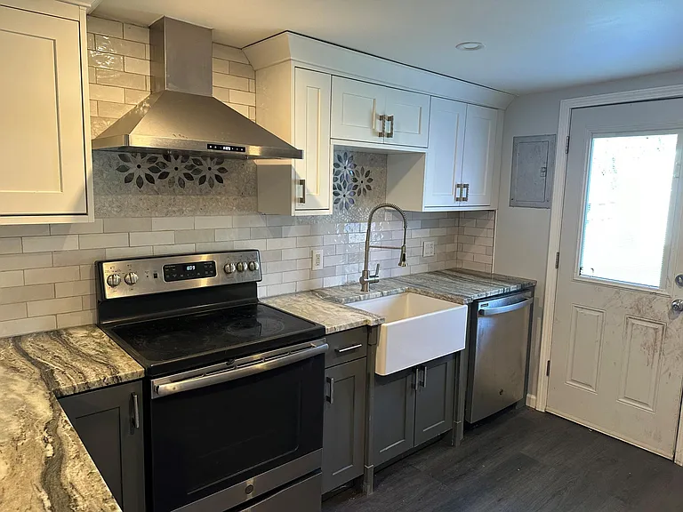1237 E Evelyn Ave — Photo 3
