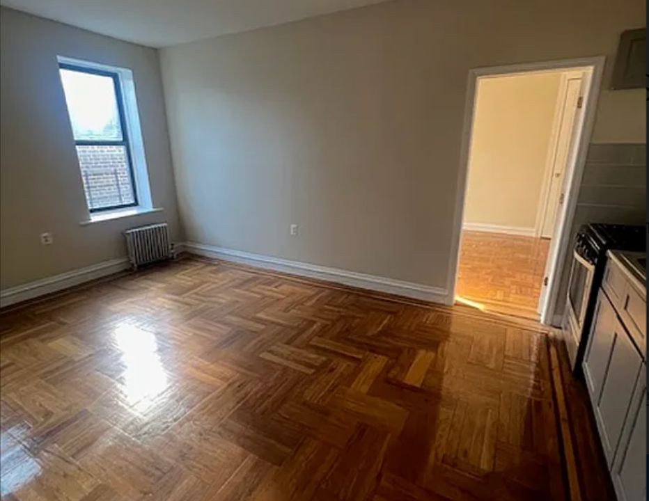 2nd image of 1776 Castle Hill Ave APT 1D