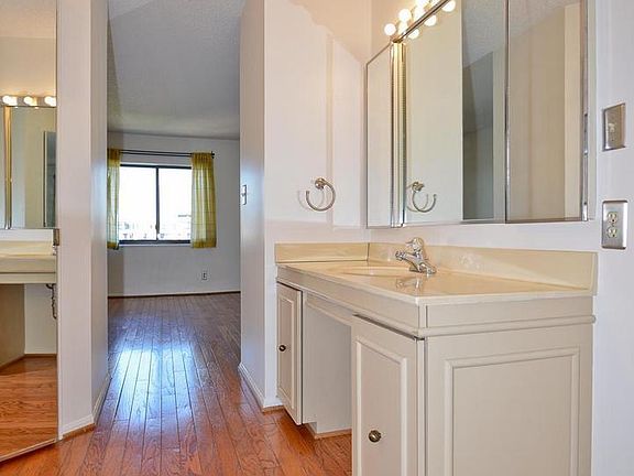5th image of 1600 N Oak St APT 1616