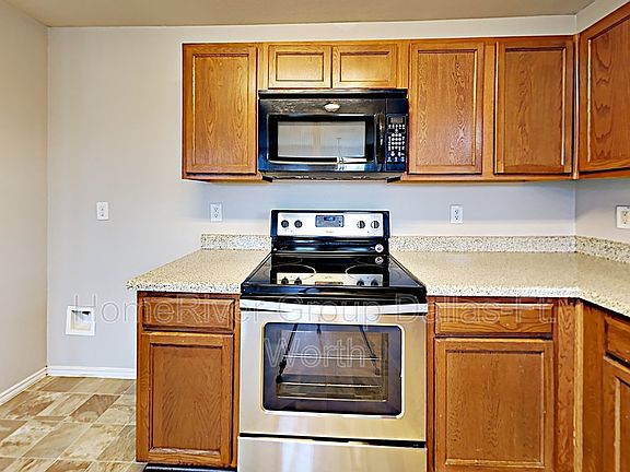 4th image of 601 Rosemary Dr