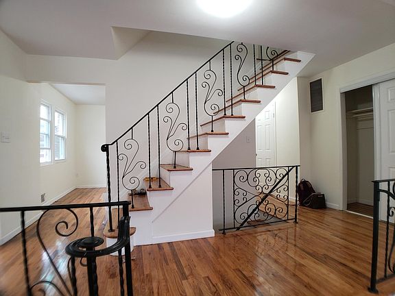 3rd image of 5722 225th St