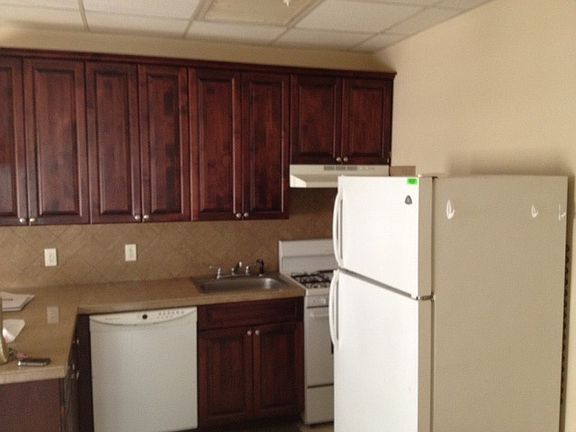 4th image of 410 Bedford Ave