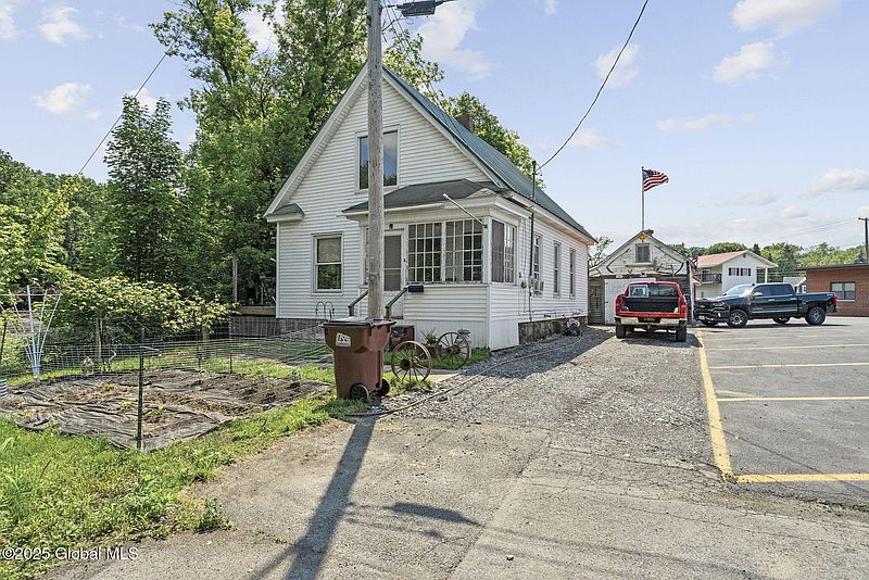 3rd image of 4 River Street
