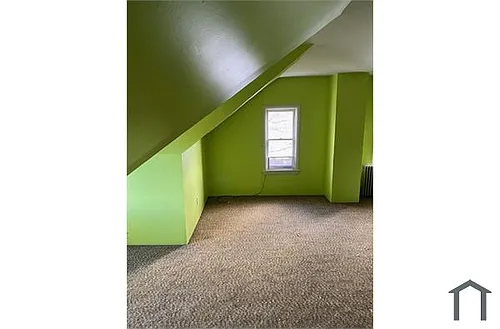 564 State St Photo 1