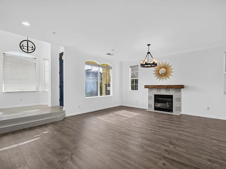 208 Goodwin Dr — Photo 4