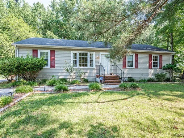 227 Lakewood Dr, Petersburg, VA 23805