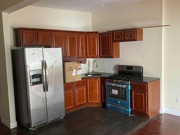 2nd image of 181 Ashburton Ave APT 2