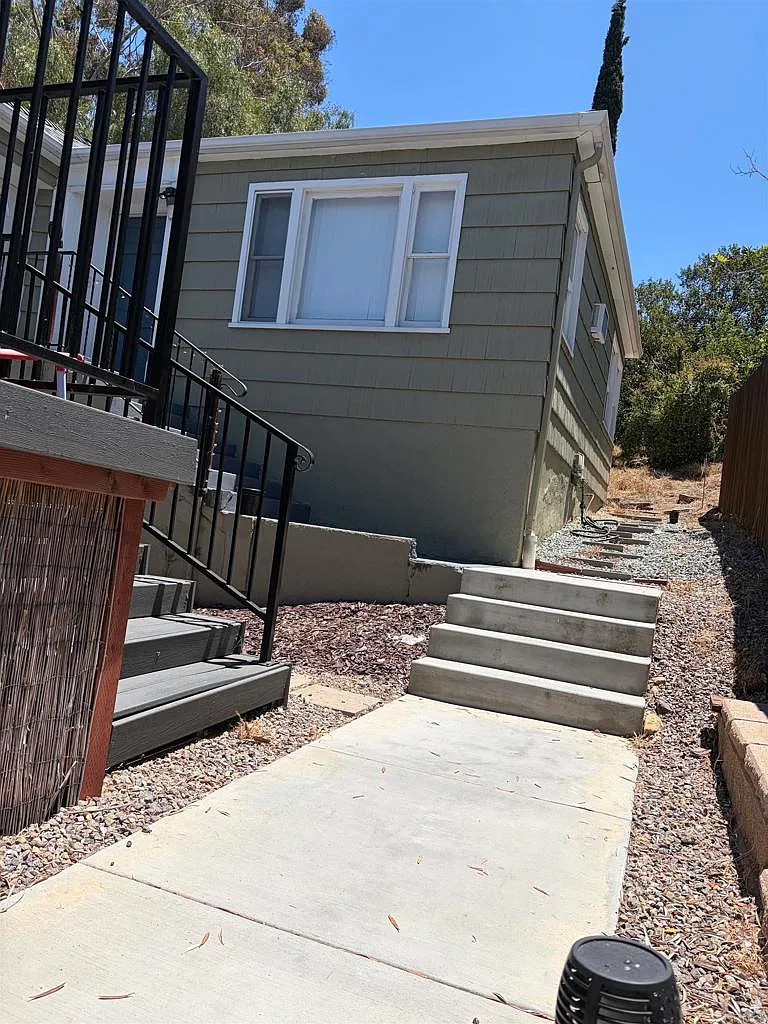 1 bed, 1.0 bath, 650 sqft, $2,195 — Photo 2
