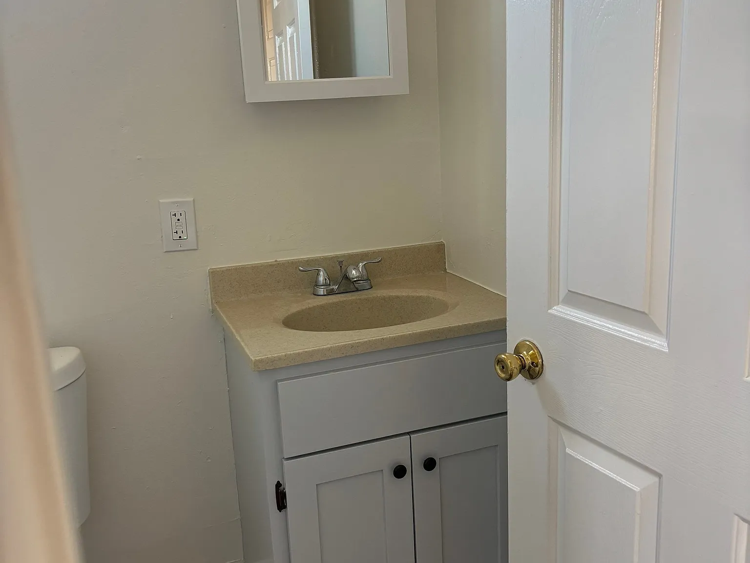 3 bed, 765 sqft, $2,200 — Photo 4