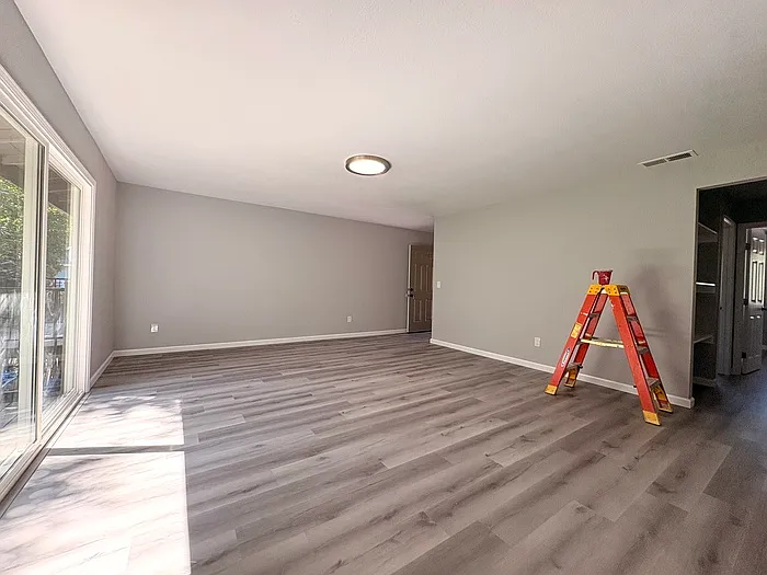 2 bed, 1.0 bath, 890 sqft, $1,695 — Photo 4