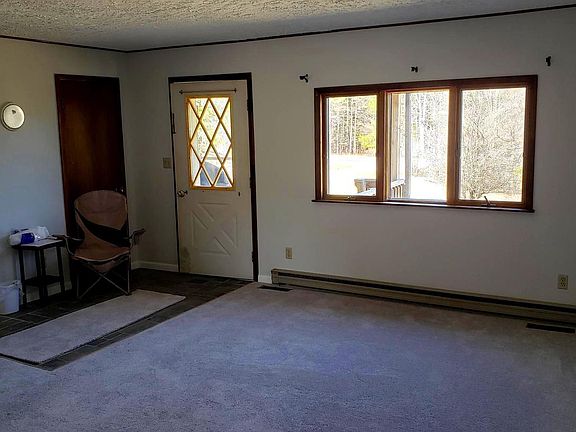 4th image of 25 Pine Dr