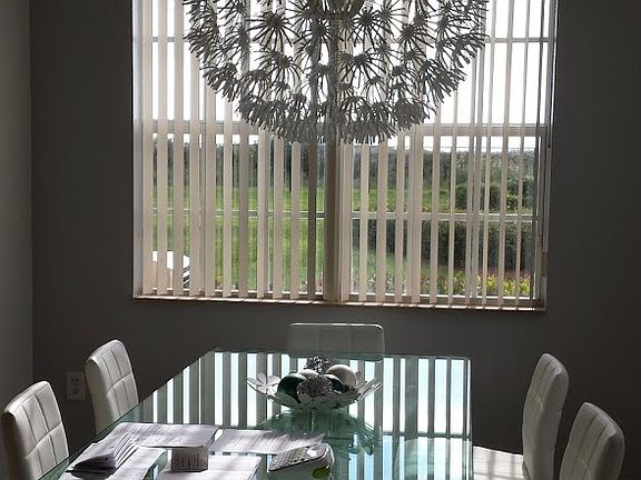 SEPARATE DINING AREA