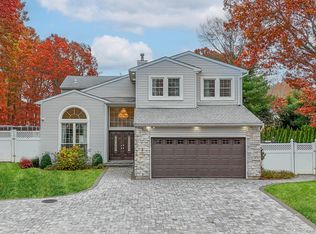 7 Sweet Briar Path, Lake Grove, NY 11755