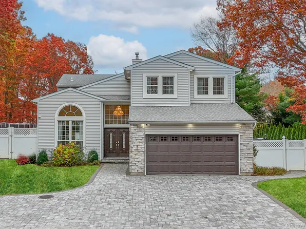 7 Sweet Briar Path, Lake Grove, NY 11755