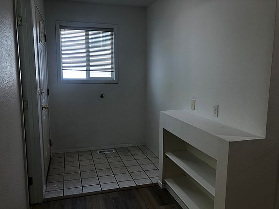 2nd image of 212 NW Clay Ct
