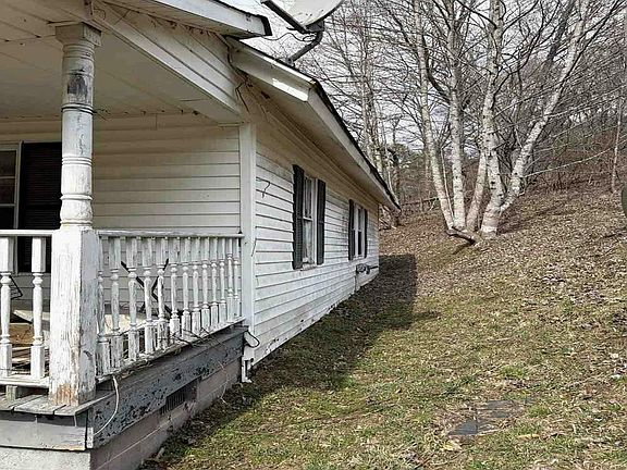 3rd image of 514 Baker Hollow Rd