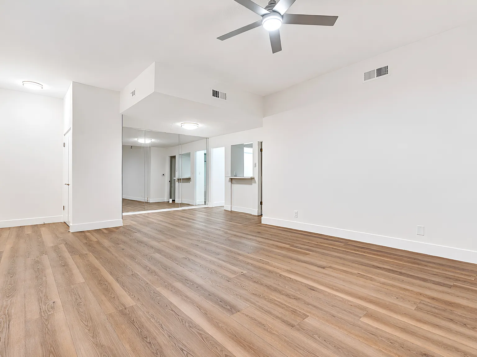 1 bed, 900 sqft, $3,150 — Photo 4