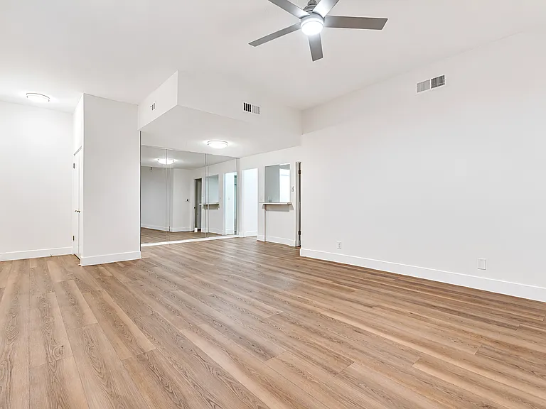 134 S Elm Dr #104 — Photo 4