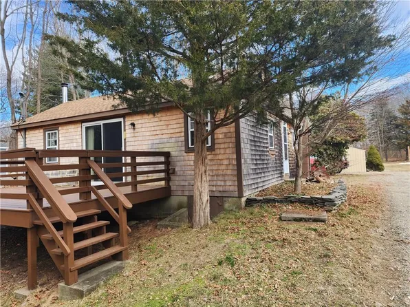 81 Flagg Ln, North Kingstown, RI 02852