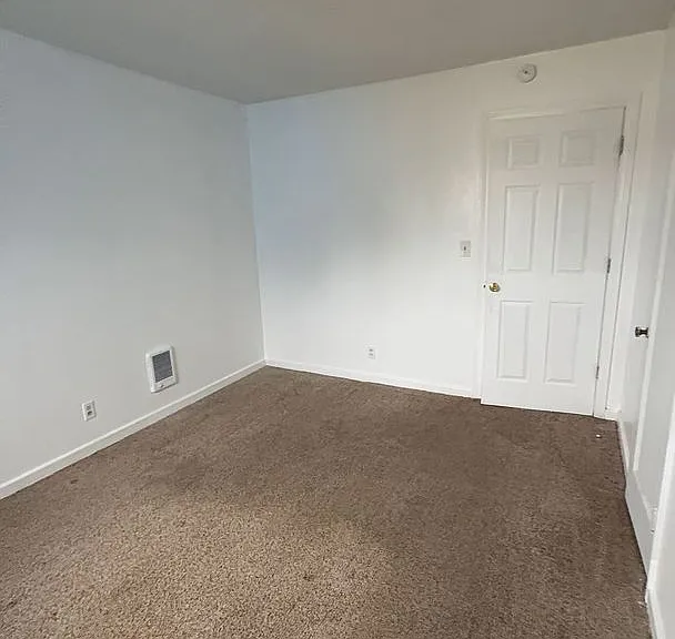 122 N West Blvd — Photo 27