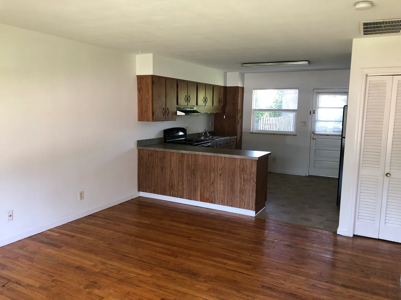 2 bed, 832 sqft, $1,000 — Photo 4