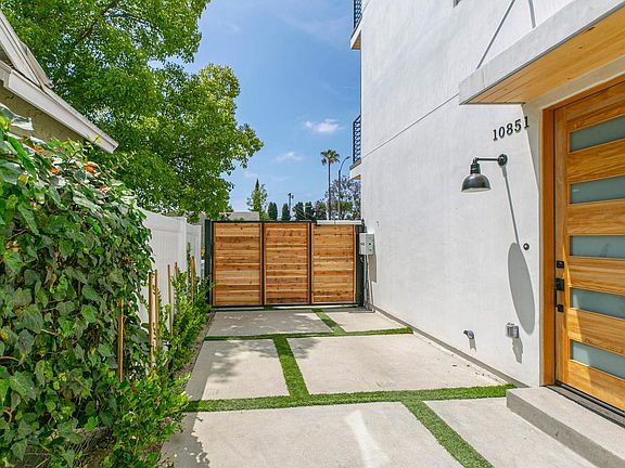 3rd image of 10851 Otsego St #1