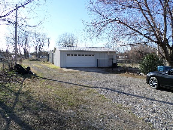3rd image of 2415 W Oaks Dr