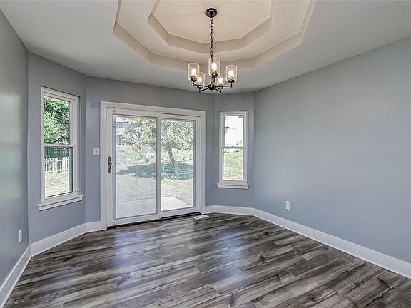 4th image of 624 SE Greenridge Ct