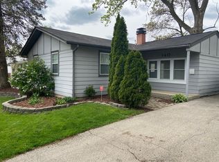 140 Pueblo Rd, Carpentersville, IL 60110