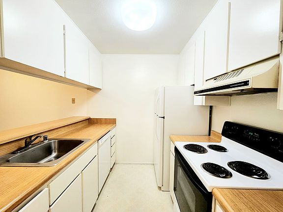2nd image of 5102 Shelter Creek Ln Building 5