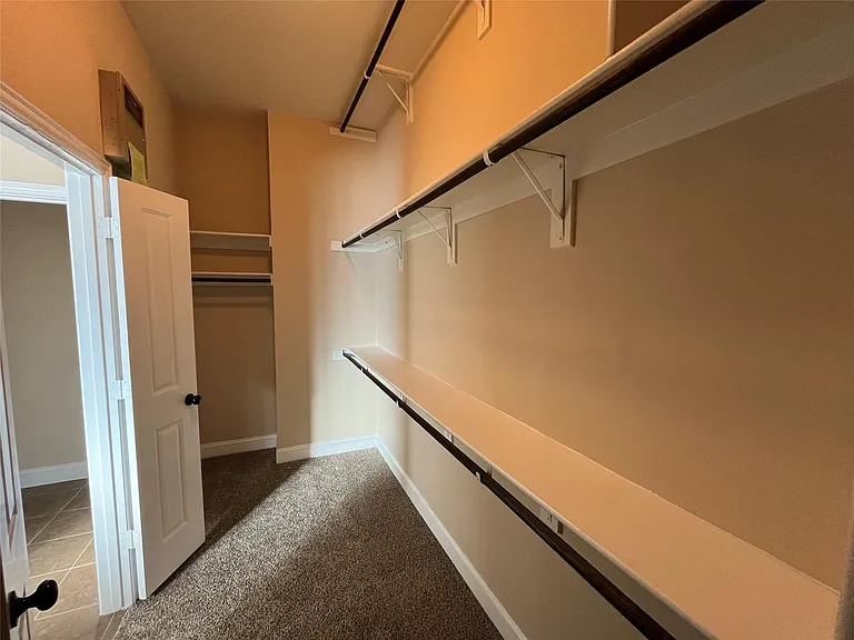 3826 Hyde Park Dr — Photo 30