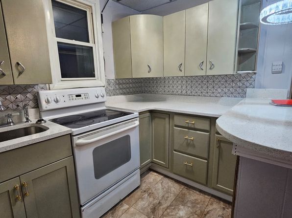15 E 4th St