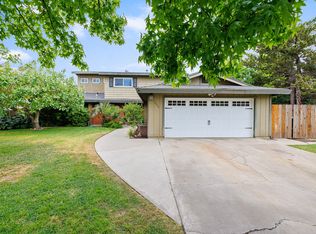 2404 E Howard Ave, Visalia, CA 93292