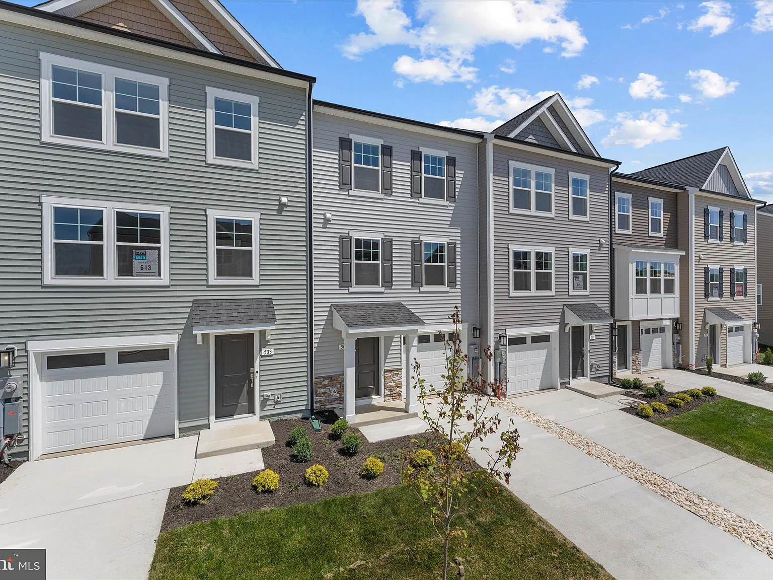 3 bed, 3.5 bath, 1617 sqft, $2,200 — Photo 1