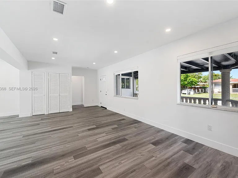 2721 SW 29th Ct — Photo 3