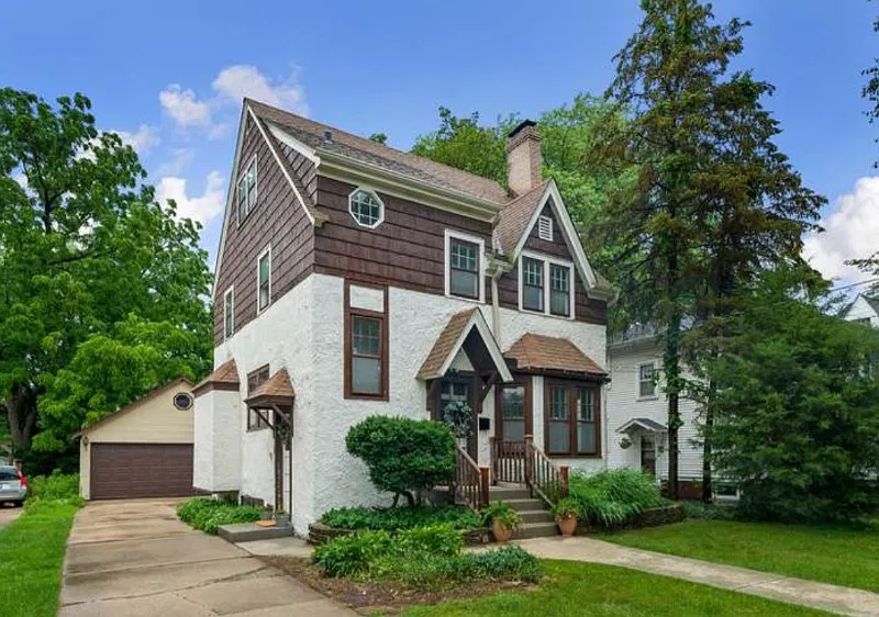 323 E Jefferson Ave