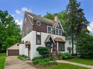 323 E Jefferson Ave, Wheaton, IL 60187