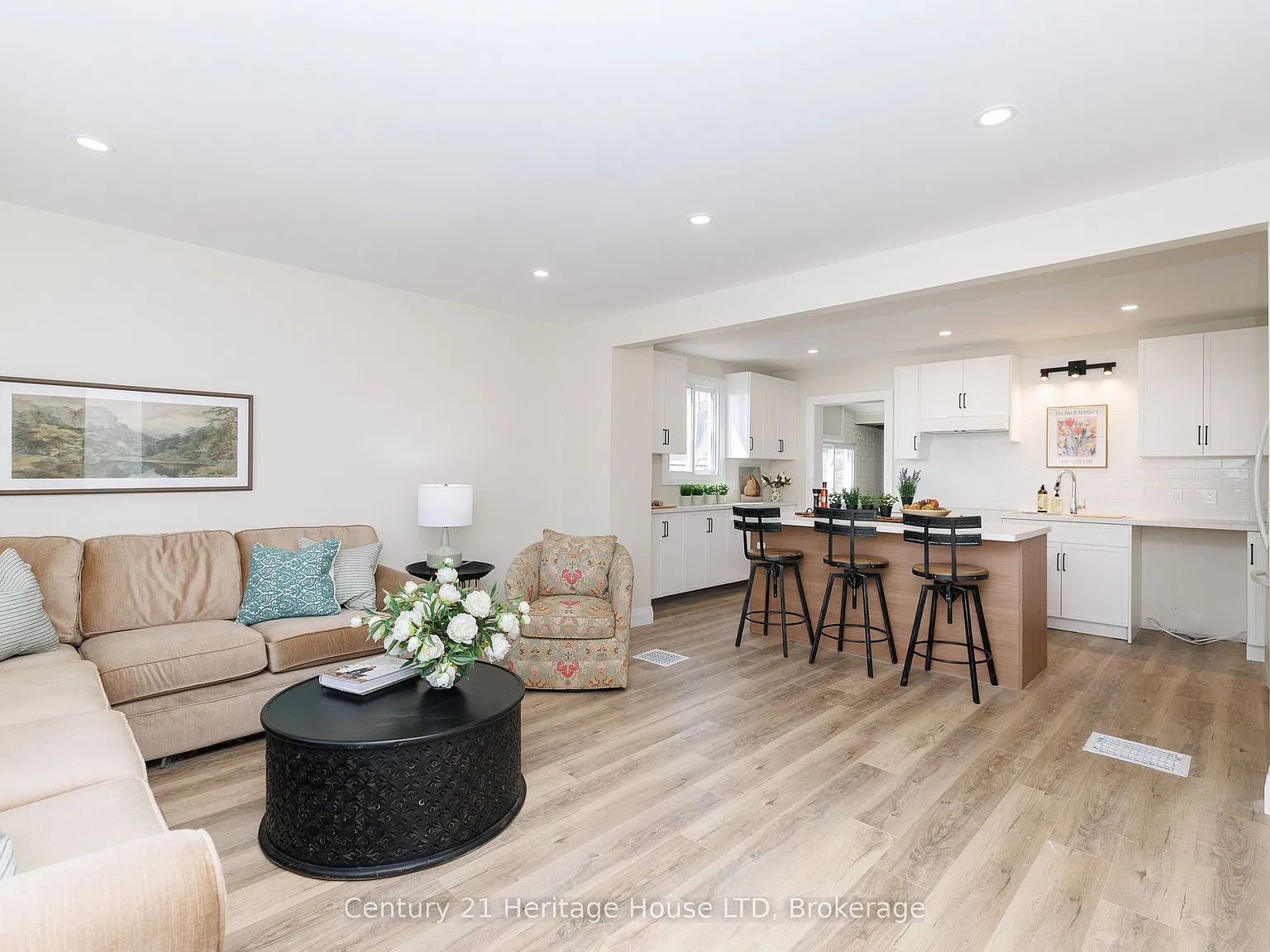 4 bed, $2,350 — Photo 4