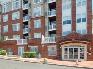 850 E Main St APT 220, Stamford, CT 06902