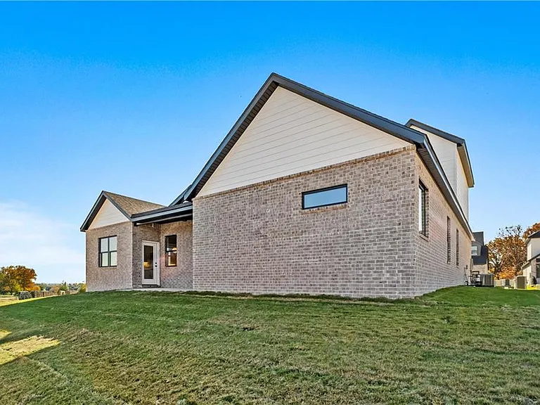 1810 Peacock Rd — Photo 26