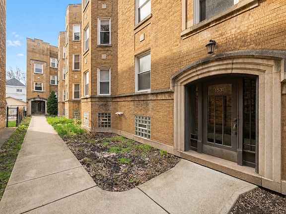 3rd image of 1531 W Rosemont Ave APT 2N