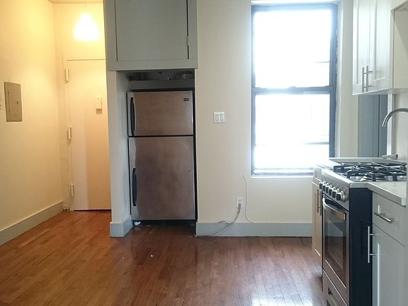 5th image of 147 Somers St APT 3L