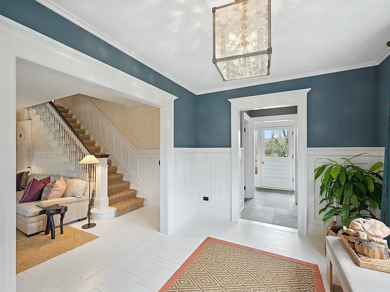 47 Huntting Ln — Photo 12