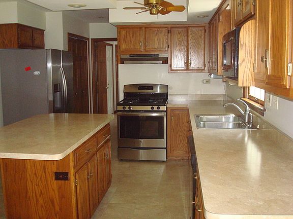 5th image of 20335 Old Castle Dr