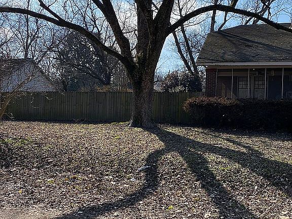 5th image of 361 Hillcrest St