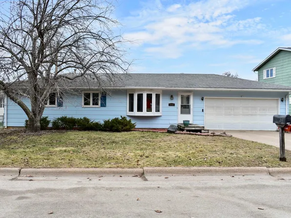 772 Bluffview Cir, Winona, MN 55987